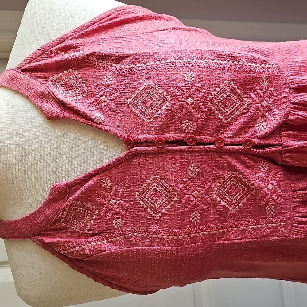 Cable and Gauge Sleveless Boho Top - Picture 2 of 4